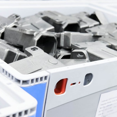 Foto Detailansicht Schwerlastbehälter mit schwerem Inhalt, Referenz Schmersal Foto Detailansicht Schwerlastbehälter mit schwerem Inhalt, Referenz Schmersal