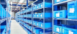 Foto Eurostapelbehälter XL in Fachbodenregal 01 Foto Eurostapelbehälter XL in Fachbodenregal 01