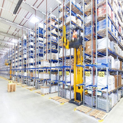 Foto Palettenregal-System PRO mit Schmalgang, Referenz Pfenning Heddesheim Foto Palettenregal-System PRO mit Schmalgang, Referenz Pfenning Heddesheim