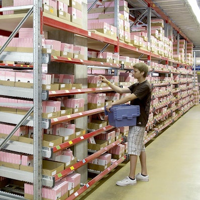 Stückgutdurchlaufregal mit Durchlaufrahmen in gerader Ausführung, Foto Stückgutdurchlaufregal mit Durchlaufrahmen in gerader Ausführung, Foto