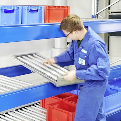 Foto Schnellwechselbahn für ein Stückgutdurchlaufregal 01 Foto Schnellwechselbahn für ein Stückgutdurchlaufregal 01