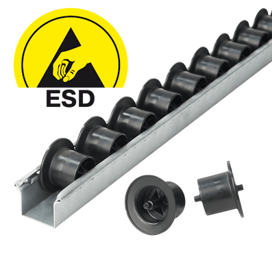 Detailansicht einer Rollenleiste mit Spurkranzrollen und Kunststoffachse in schwarz und ESD Zeichen für ein Stückgutdurchlaufregal Detailansicht einer Rollenleiste mit Spurkranzrollen und Kunststoffachse in schwarz und ESD Zeichen für ein Stückgutdurchlaufregal