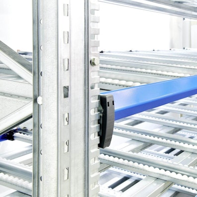 Detailansicht eines Stützenadapters für ein Stückgutdurchlaufregal, Foto 02 Detailansicht eines Stützenadapters für ein Stückgutdurchlaufregal, Foto 02