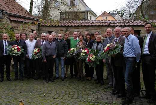 Das Ehepaar Bittmann (Mitte) und die Geschäftsleitung ehrten die Jubilare für 25 und 40 Jahre Betriebszugehörigkeit.